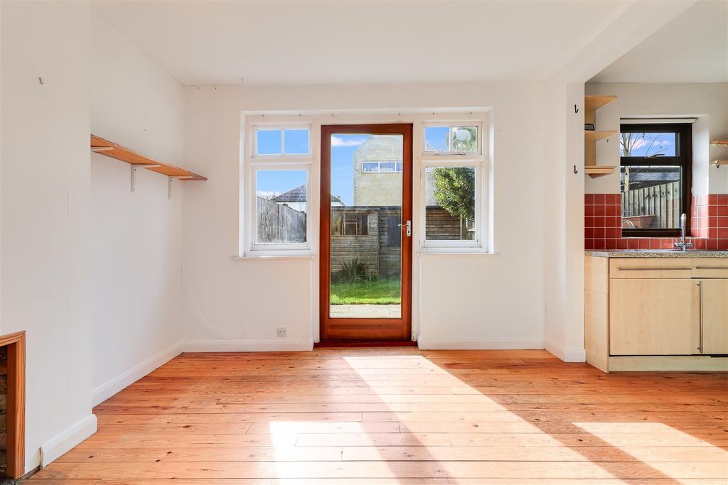 Property photo 3 of 19 Img (6).Jpg