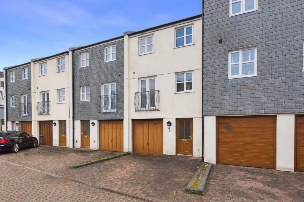 Property photo 1 of 15 External