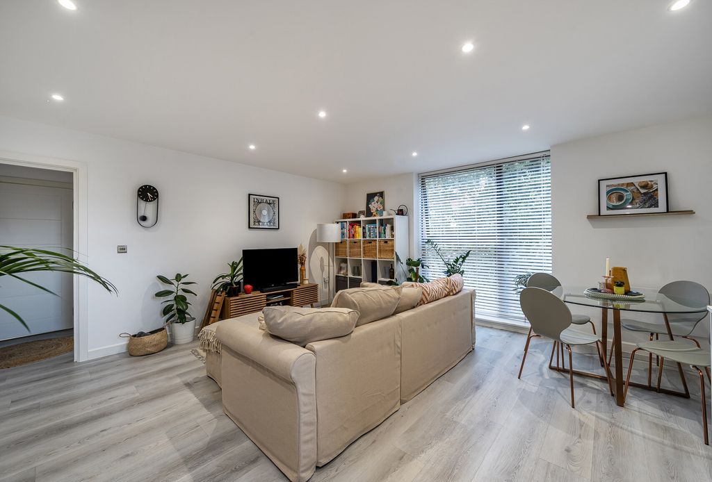 Property photo 3 of 9 1343714-3-68B1c94...