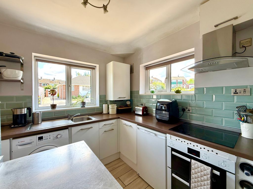 Property photo 2 of 18 Kitchen