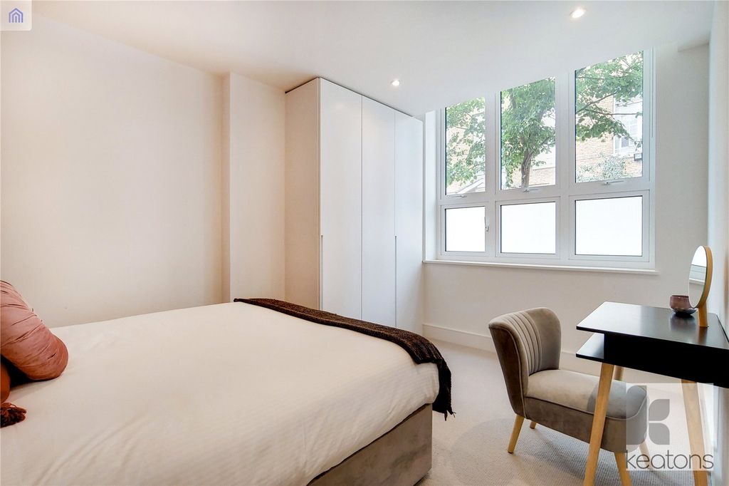 Property photo 3 of 11 Bedroom