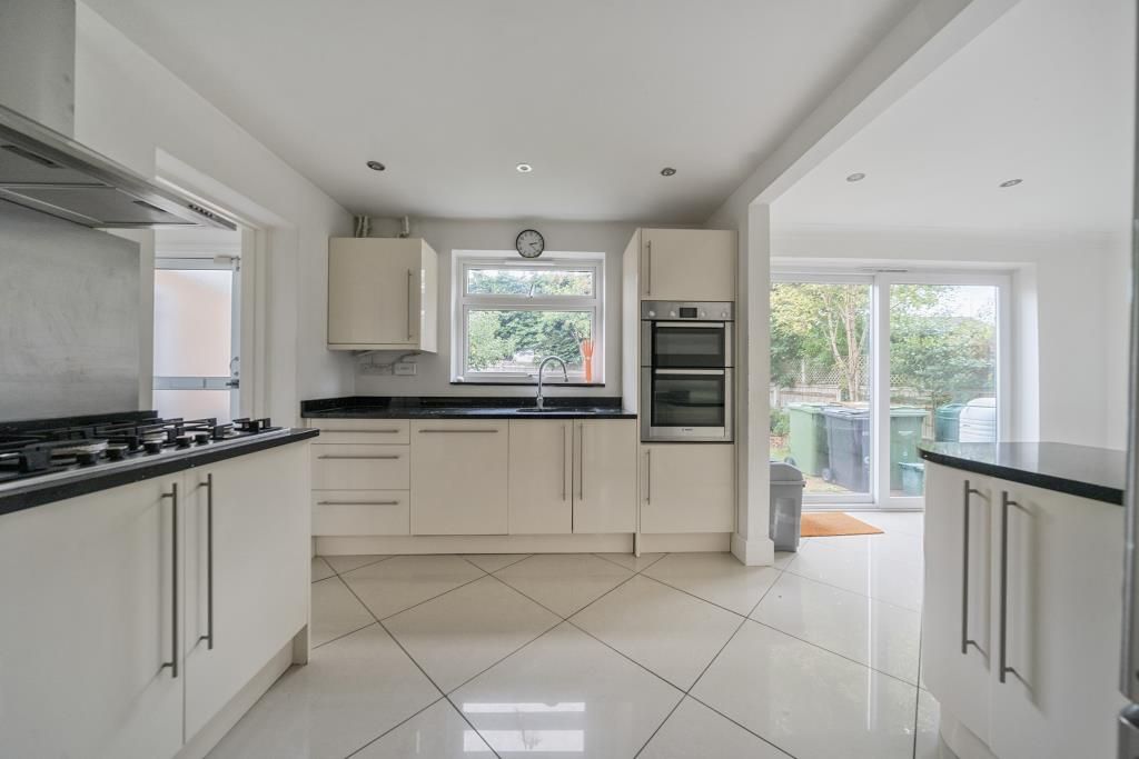 Property photo 2 of 19 Kitchen