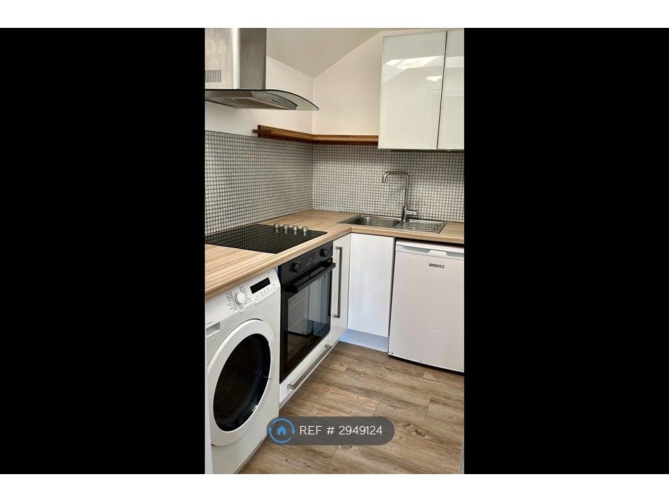 Property photo 3 of 5 Kitchen