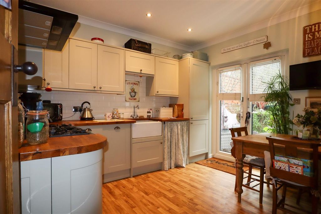 Property photo 3 of 16 Kitchen