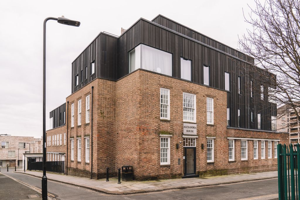 Property photo 2 of 18 A0Op6000006Lfkrmak_N3_Webres.Jpg