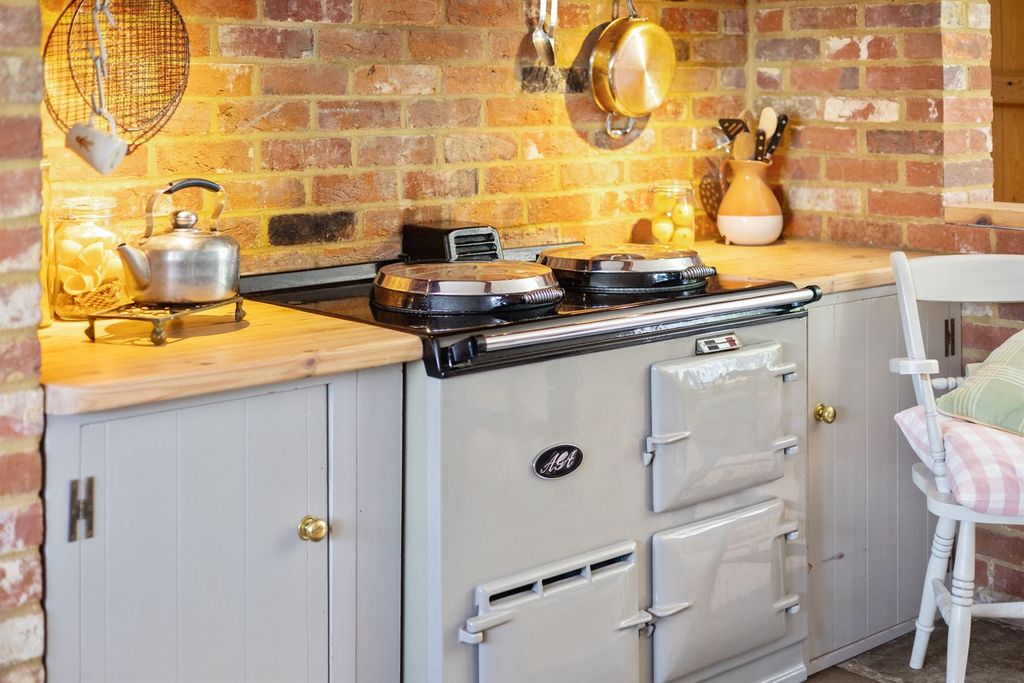 Property photo 2 of 19 (Main)