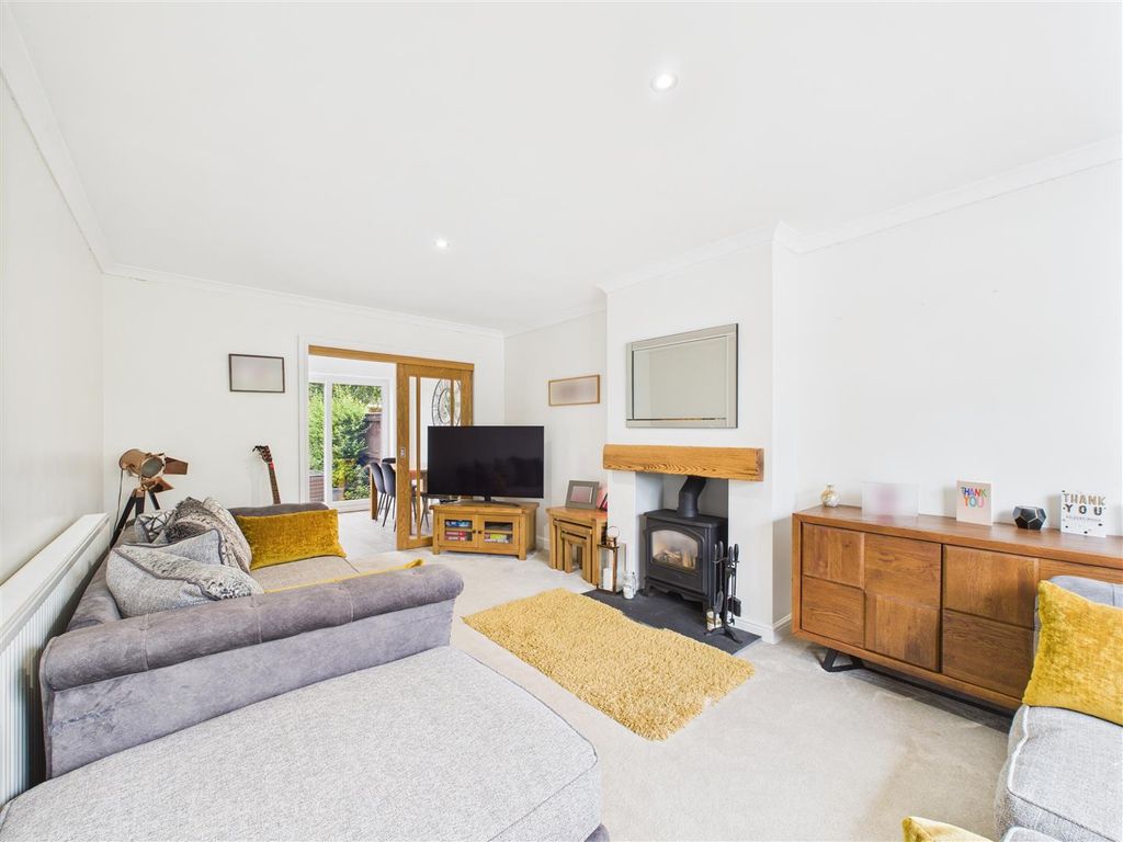 Property photo 3 of 15 Cam03303G0-Pr0158-Still007.Jpg