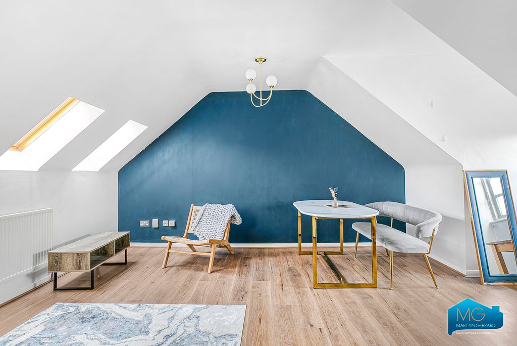 Property photo 3 of 17 Picture No. 02