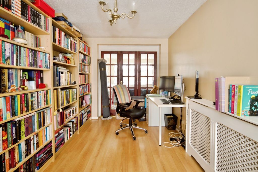 Property photo 3 of 16 Pbox-Img.Jpg