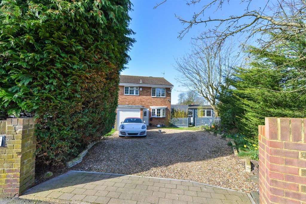 Property photo 1 of 23 Eythorne Road15.Jpg