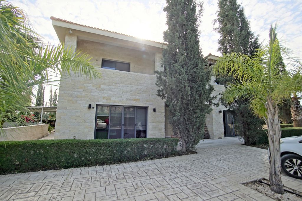 Property photo 3 of 23