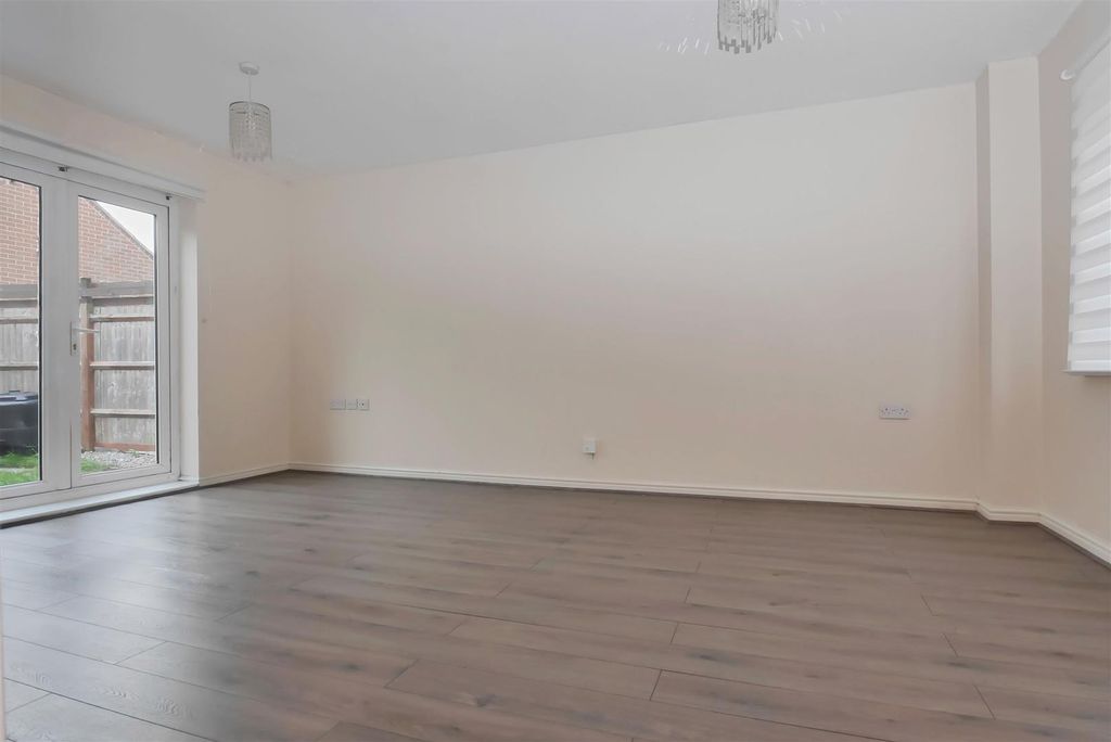 Property photo 3 of 10 P1090092.Jpg