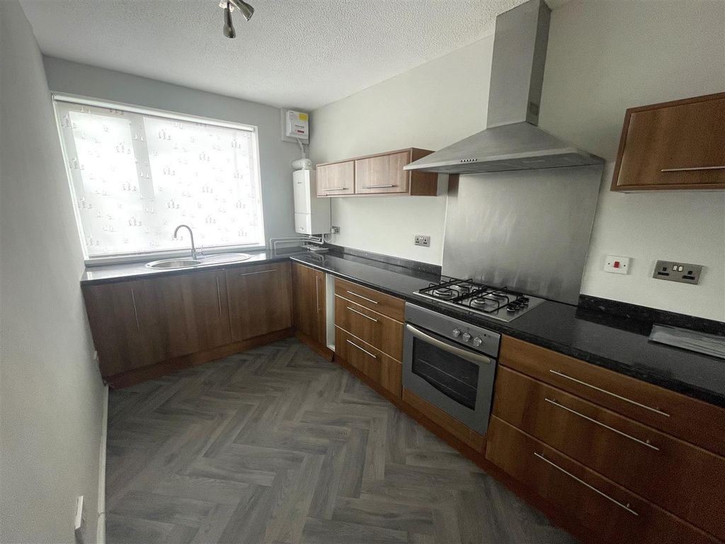 Property photo 2 of 11 Kitchen