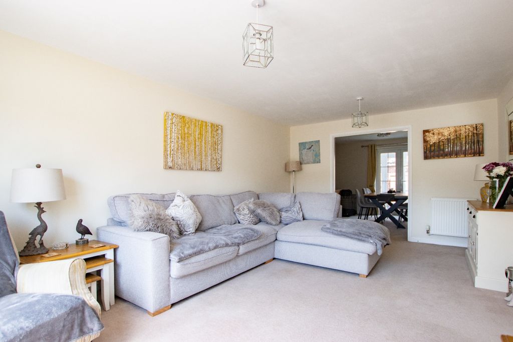Property photo 2 of 25 5245343