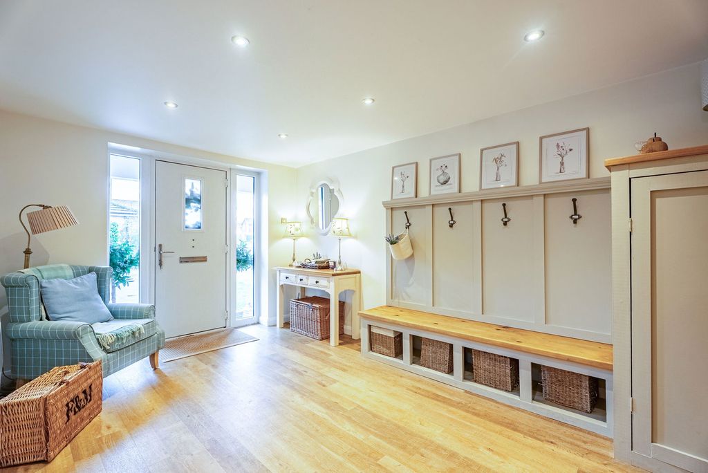 Property photo 2 of 64