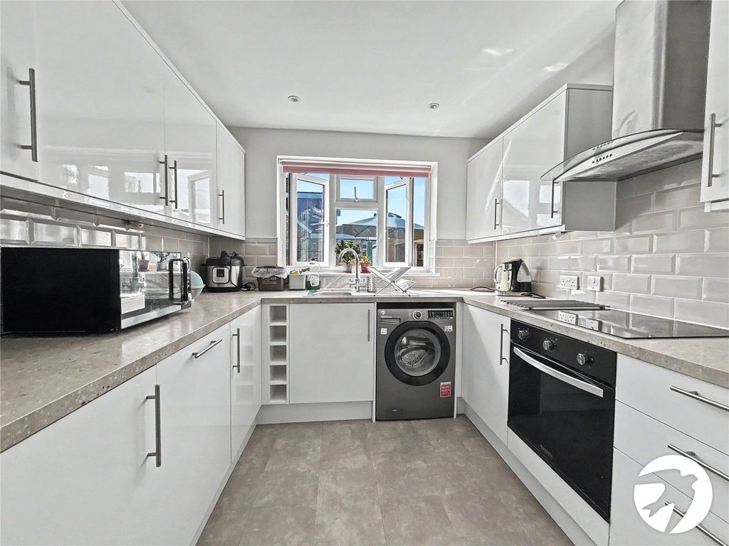 Property photo 2 of 28 Picture No. 05