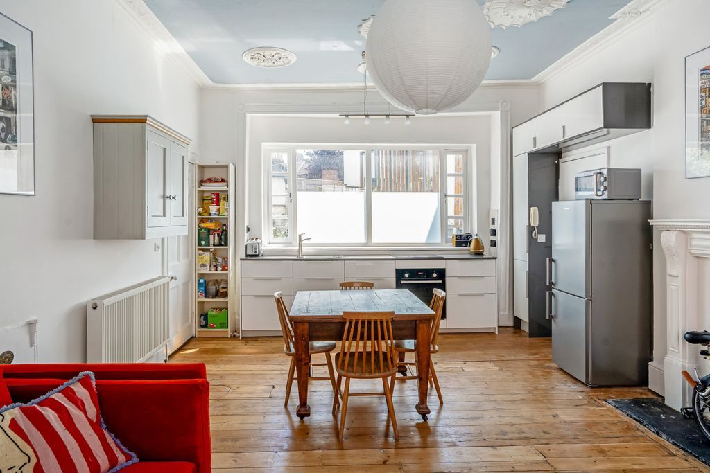 Property photo 3 of 11 Sitting/Dining Room/Kitchen