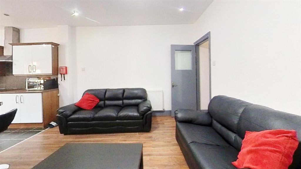 Property photo 1 of 16 265-Dawlish-Road-Liv