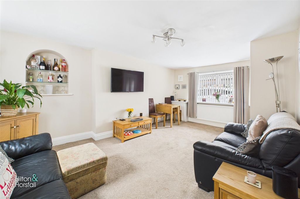 Property photo 2 of 13 Briercliffe Road