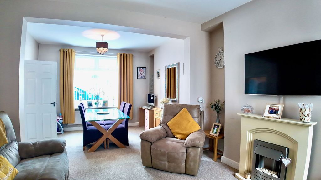 Property photo 2 of 18