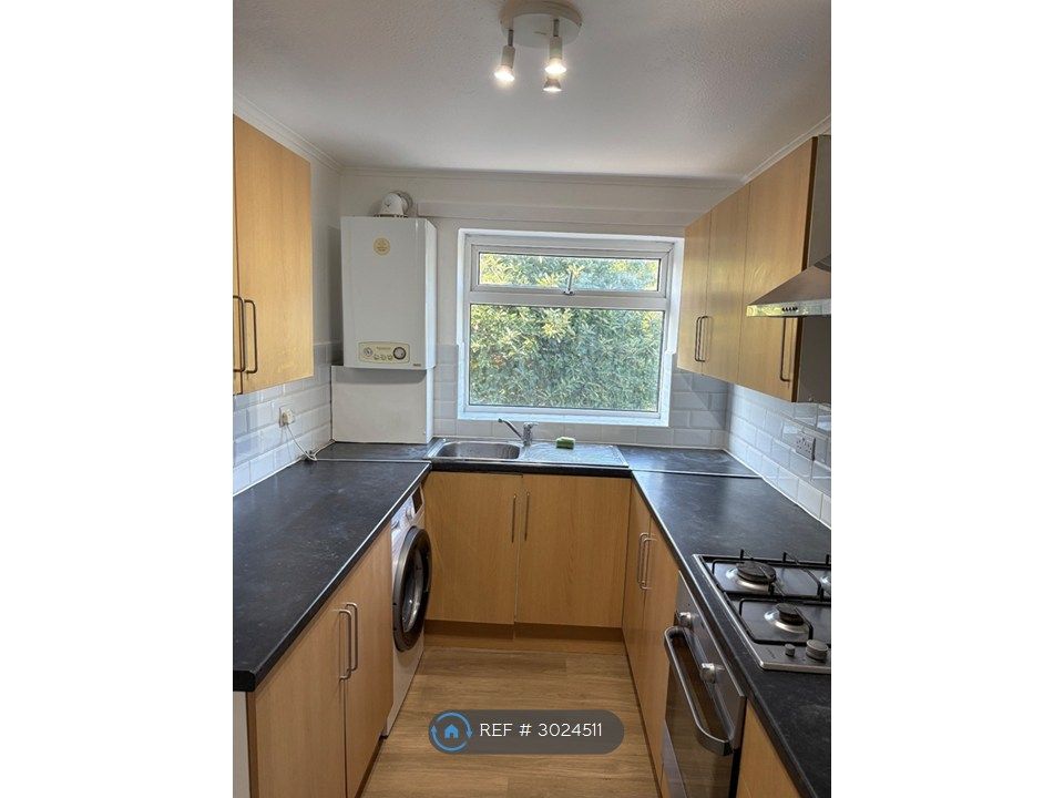 Property photo 3 of 9 Fitted Kitchen