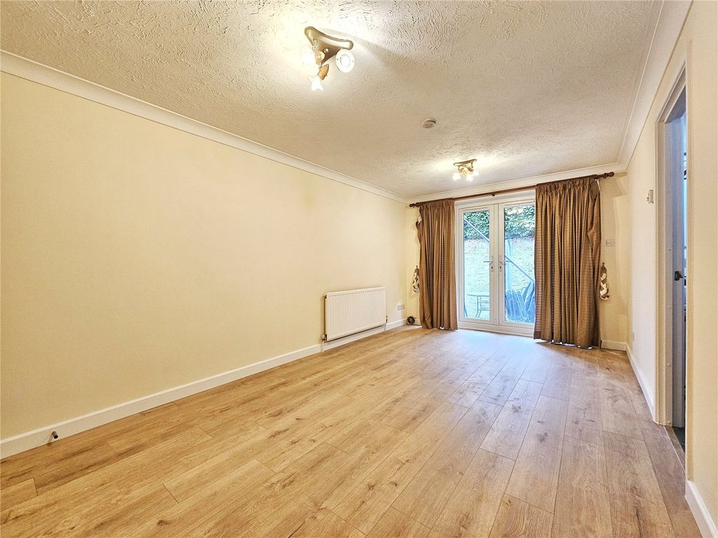 Property photo 2 of 9 Picture No. 11