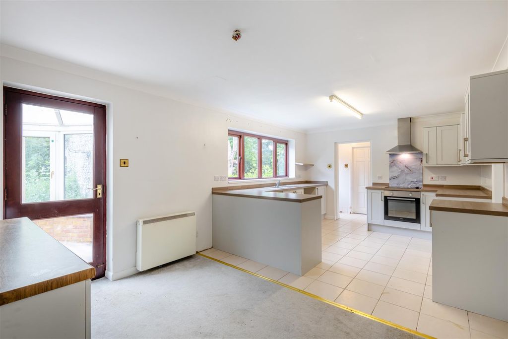 Property photo 2 of 18 8648778-Interior10.Jpg