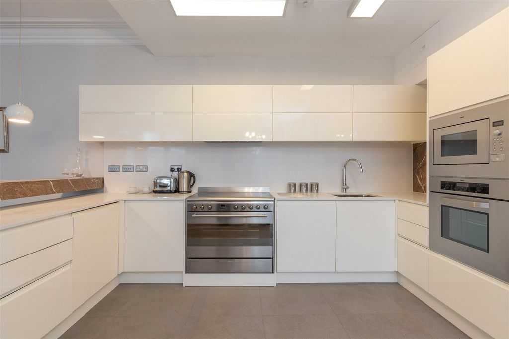 Property photo 3 of 9 Picture No. 10