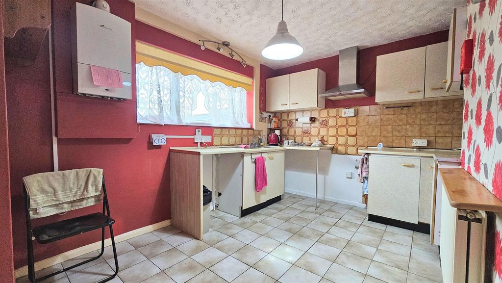 Property photo 3 of 9 Kitchen