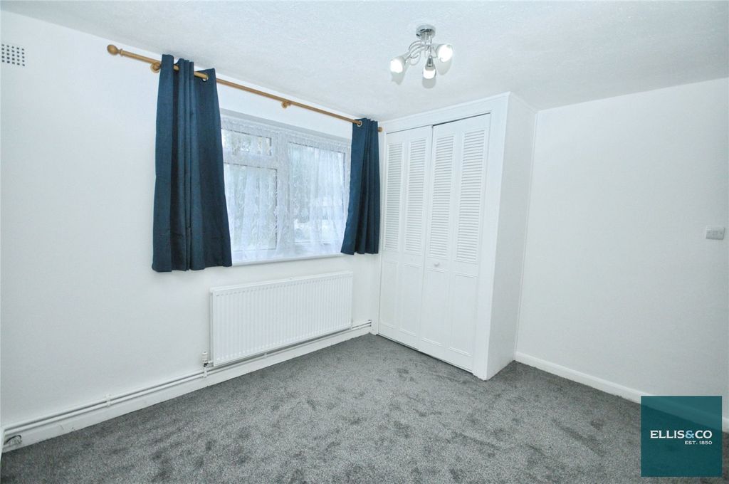 Property photo 3 of 8 Picture No. 12