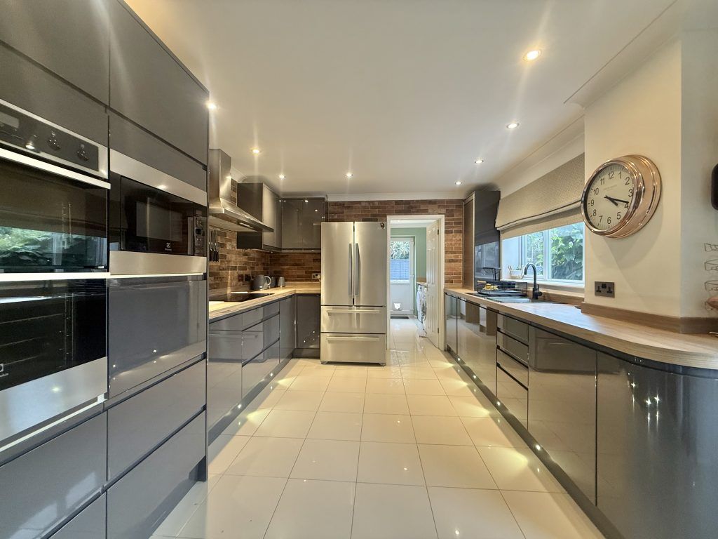 Property photo 2 of 31