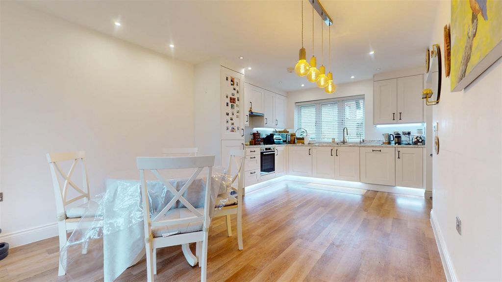 Property photo 2 of 18 11132025_003359.Jpg