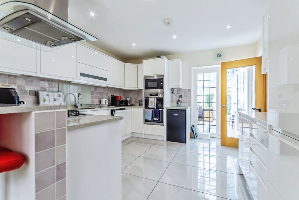 Property photo 1 of 20 Kitchen