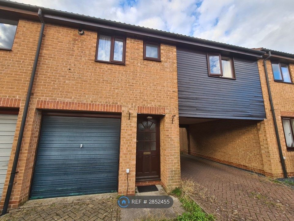 Property photo 3 of 7 Lincroft