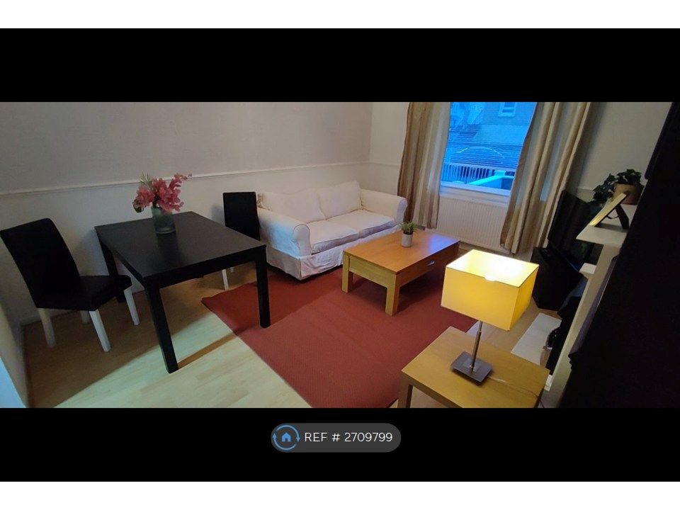 Property photo 3 of 16 Living Room