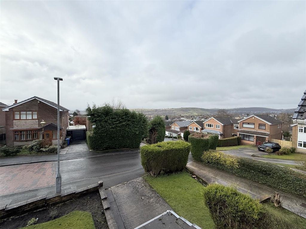 Fold Crescent, Carrbrook, Stalybridge SK15, 4 bed detached house for ...