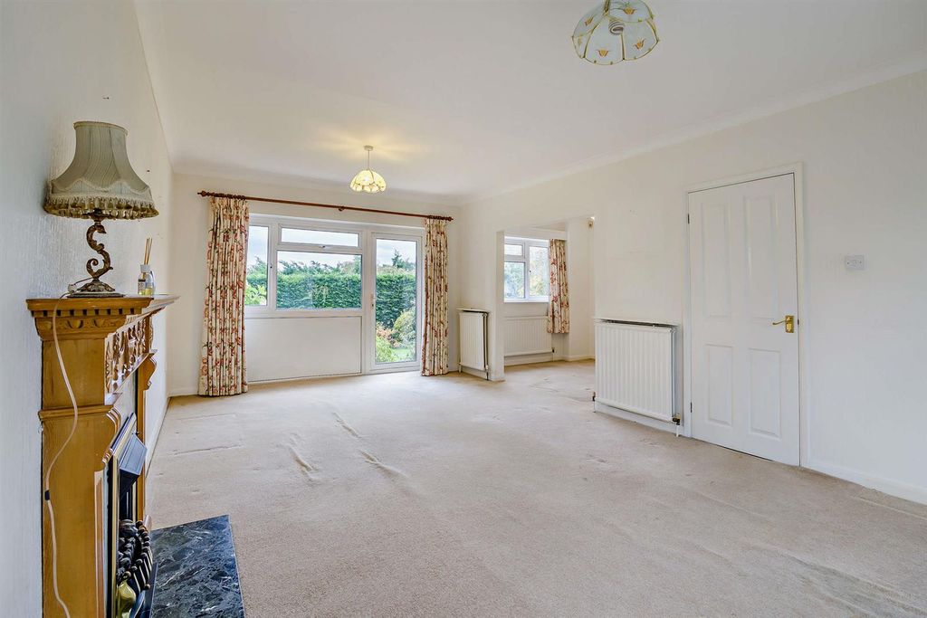 Property photo 3 of 23 8669388-Interior13-800.Jpg