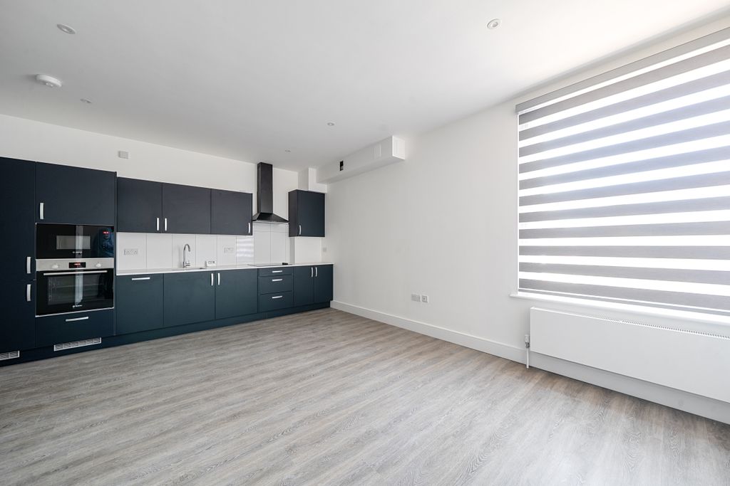 Property photo 2 of 6 1484615-4-6A3E895...