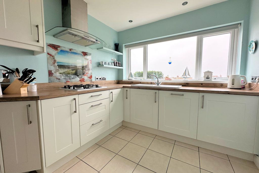 Property photo 3 of 23 Kitchen/Breakfast Room