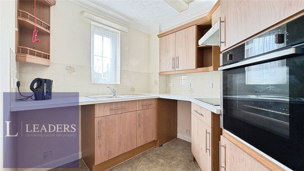 Property photo 2 of 11 Kitchen
