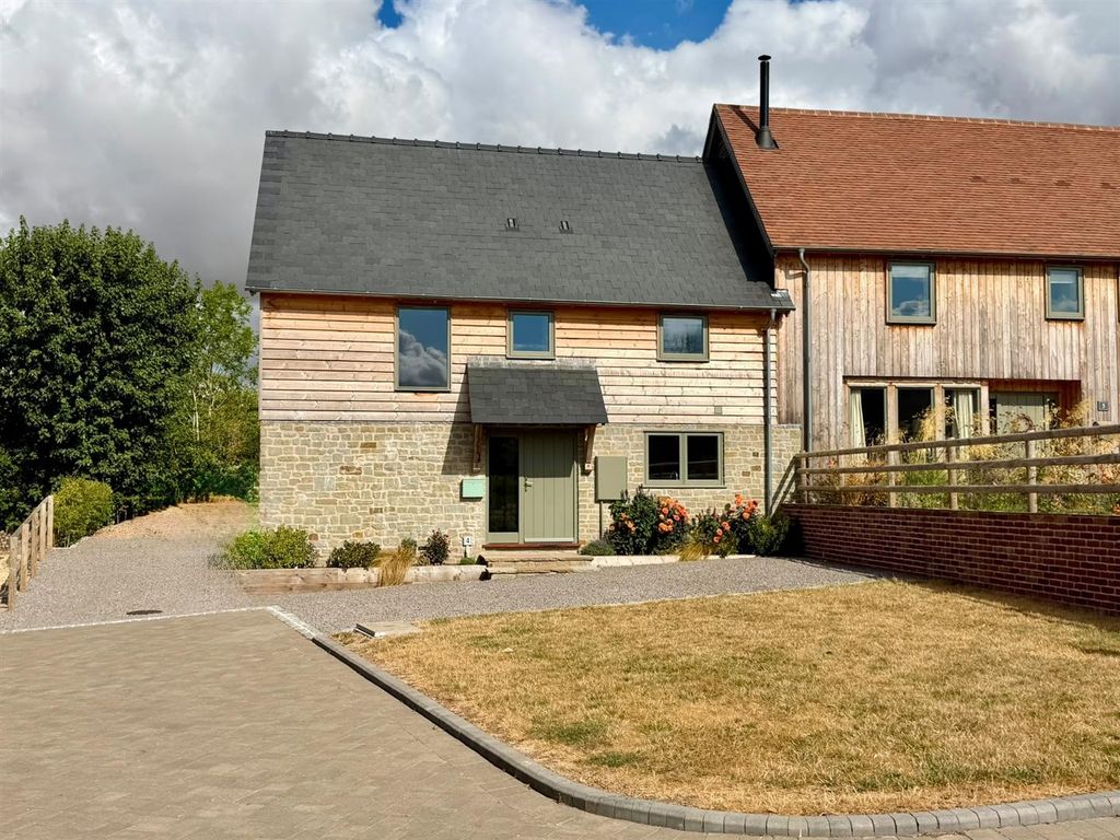 Property photo 1 of 20