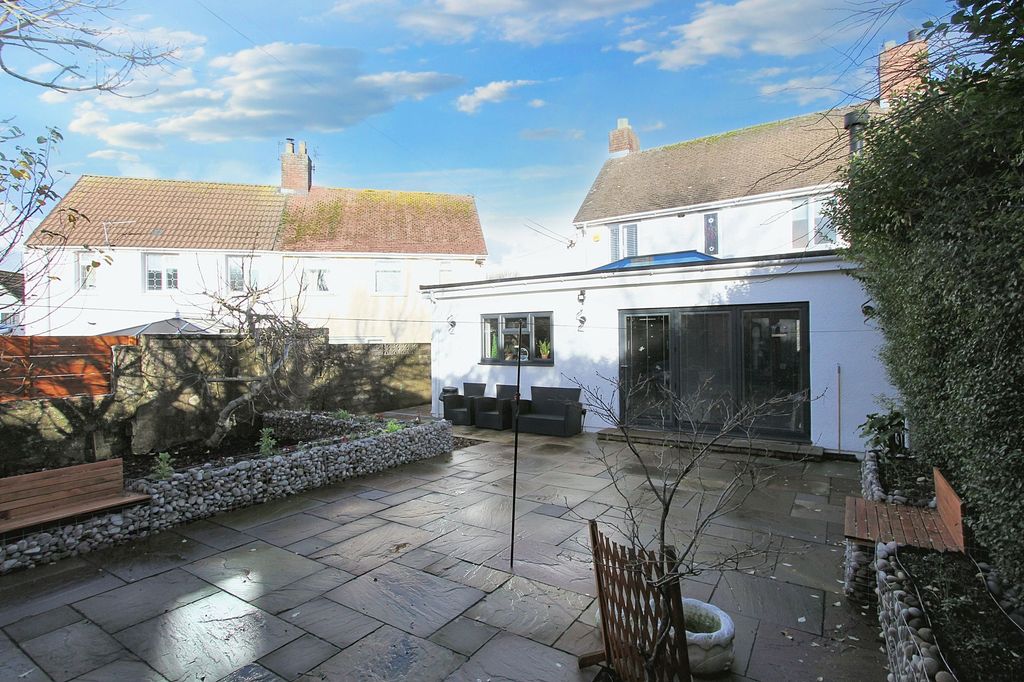 Property photo 2 of 38