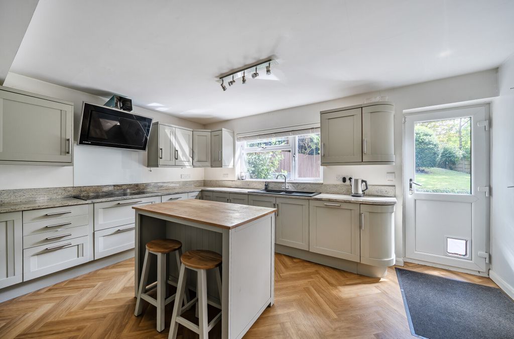 Property photo 3 of 15 1347538-23-68Baea...