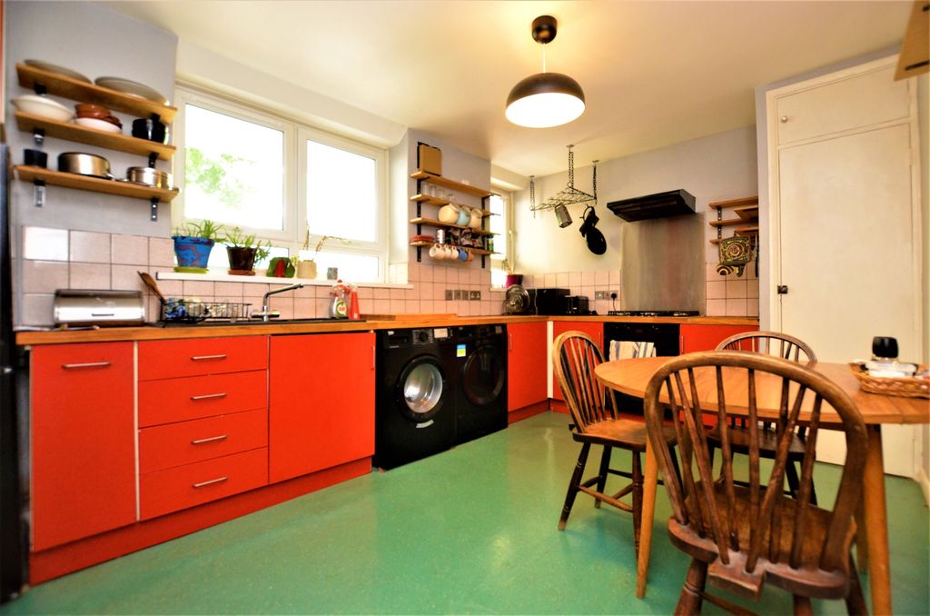 Property photo 3 of 10 Kitchenshot