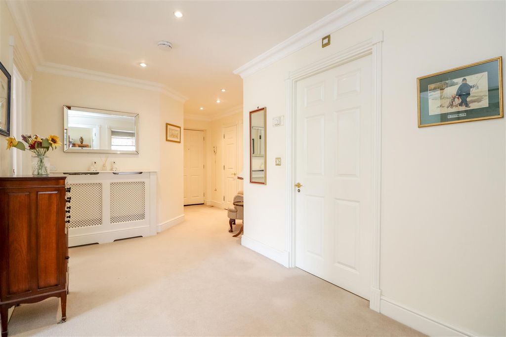 Additional image 7 of 2 bed flat for salePotters Place, Horsham RH12