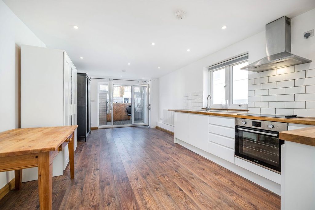 Property photo 3 of 5