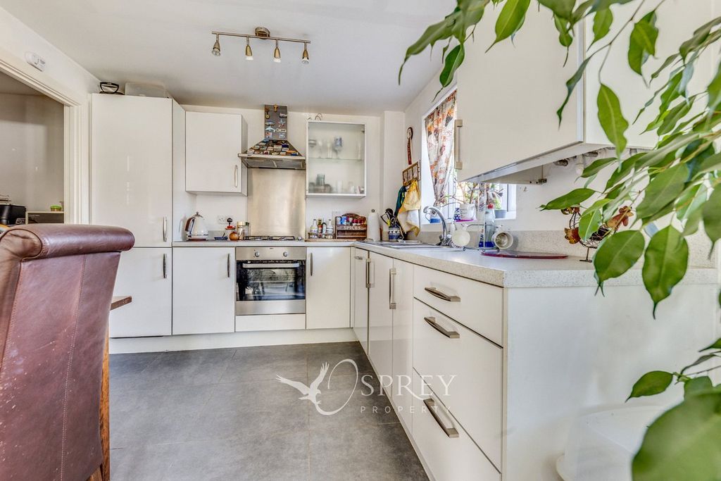 Property photo 2 of 11 Dining Kitchen