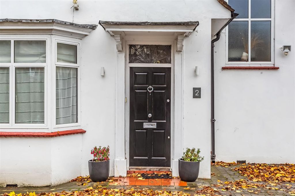 Property photo 2 of 27 2-Beresford-Road-26.Jpg