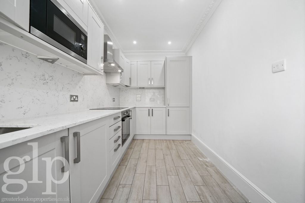 Property photo 3 of 16 4529032