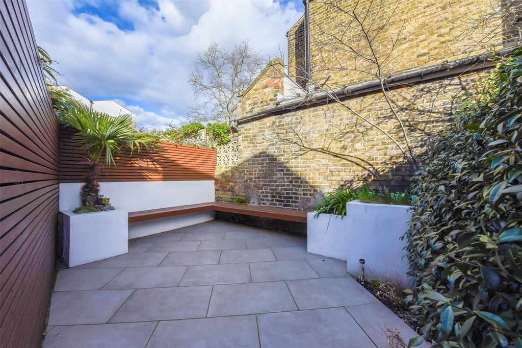 Property photo 2 of 10